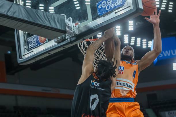 更需要坚持 更需要坚持